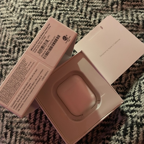 Airpods 2nd Gen wireless headphones - Picture 2 of 7